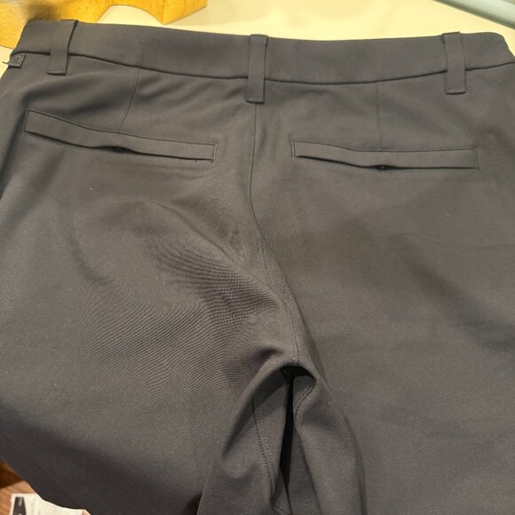 Lululemon  Commission Classic-Fit Short 9" Warpstreme Color Black  Size 30 - Picture 6 of 7